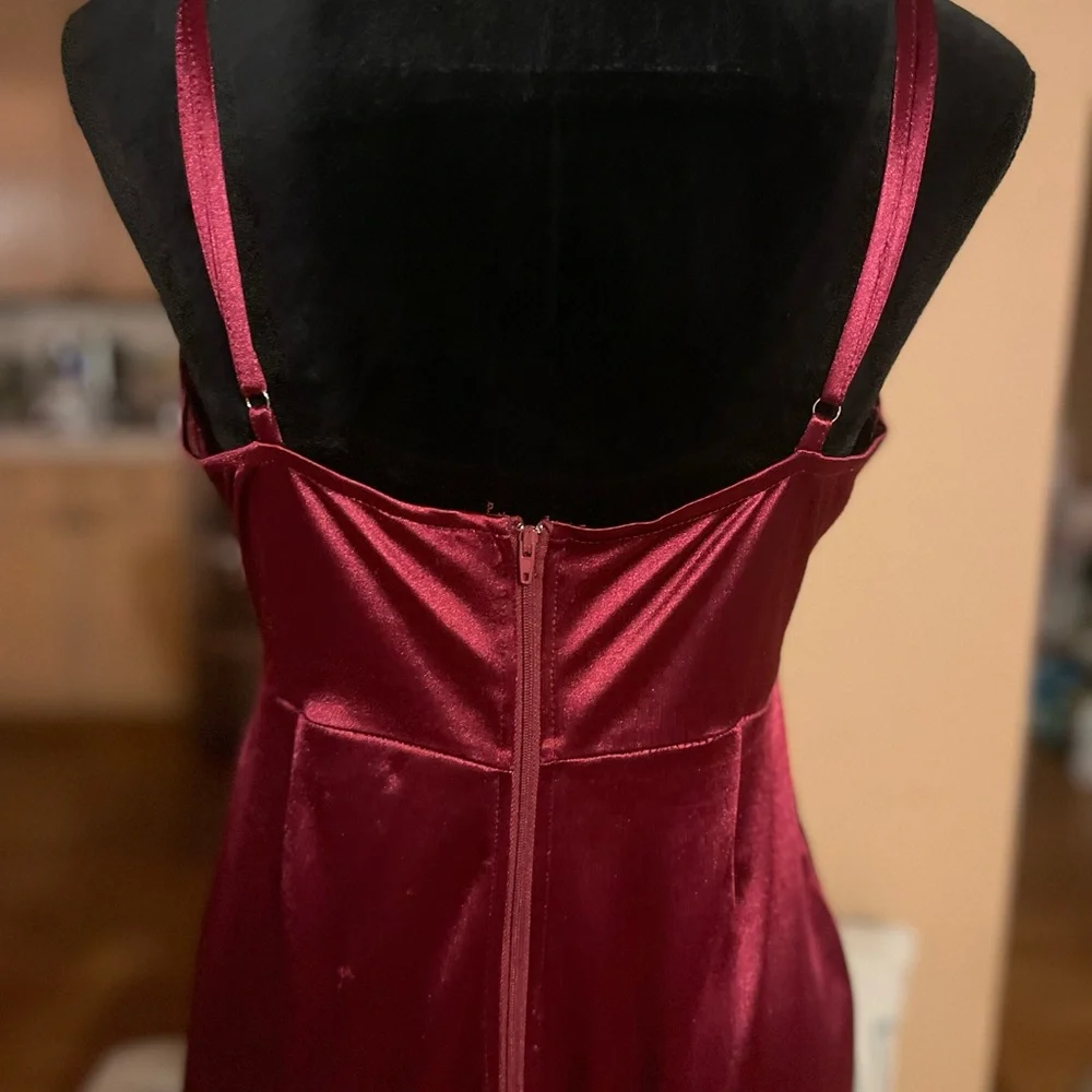 Gorgeous Windsor ruffle burgundy night dress size L New nonTags - Picture 3 of 6